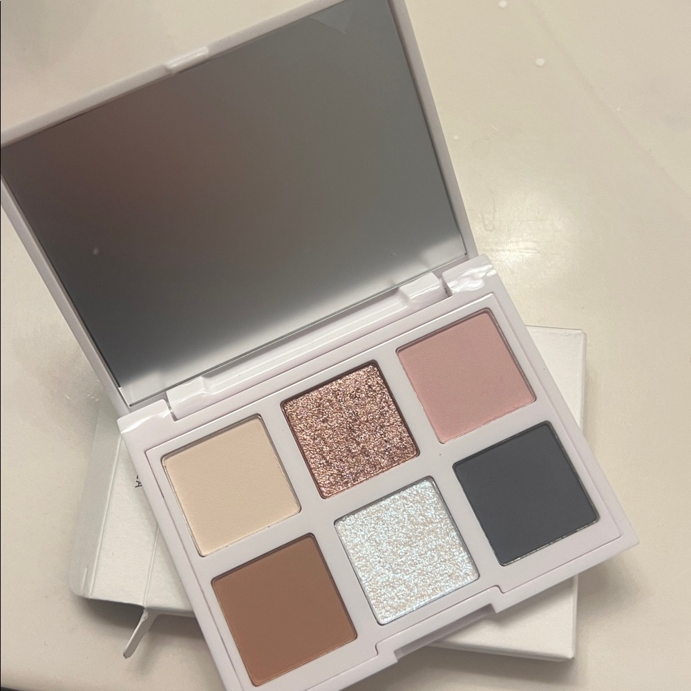 Lithe Astral Eyeshadow Pallette